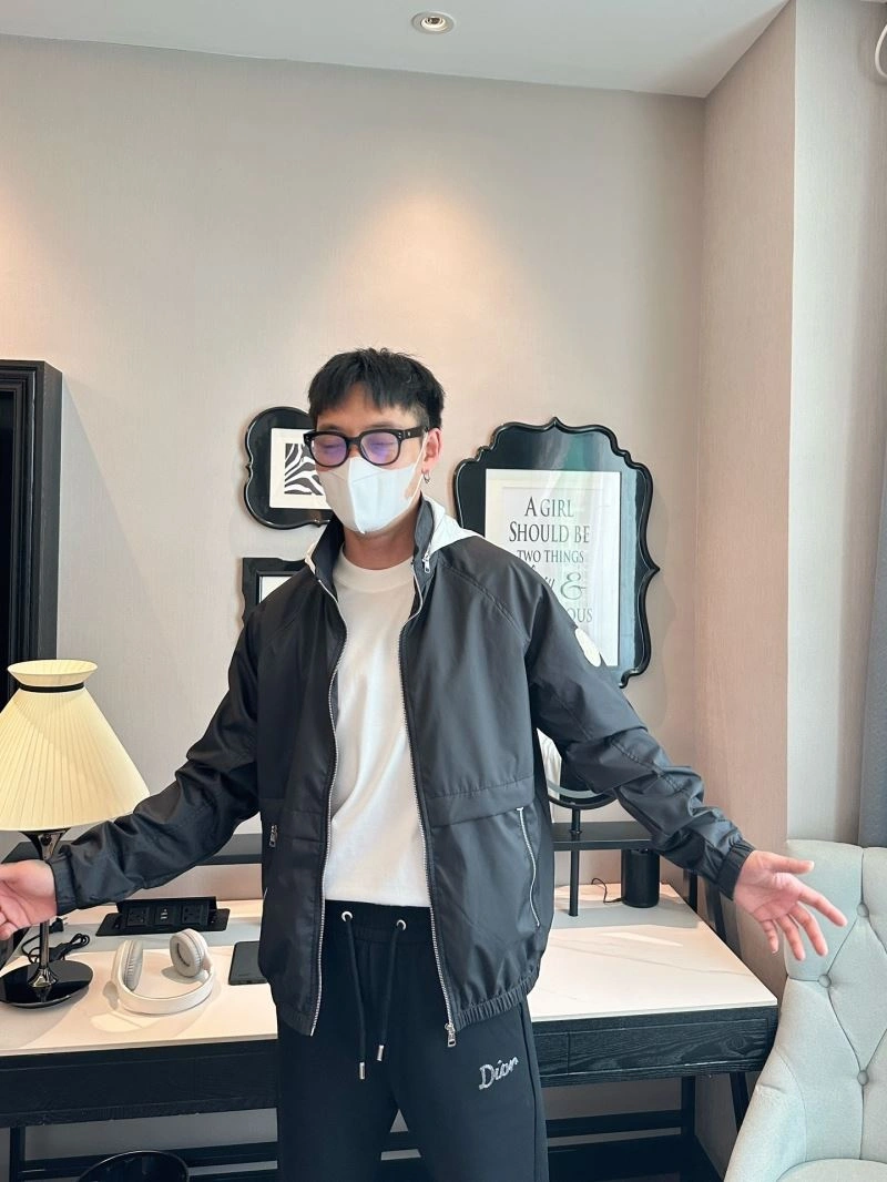 Moncler Outwear Lightweight 140303