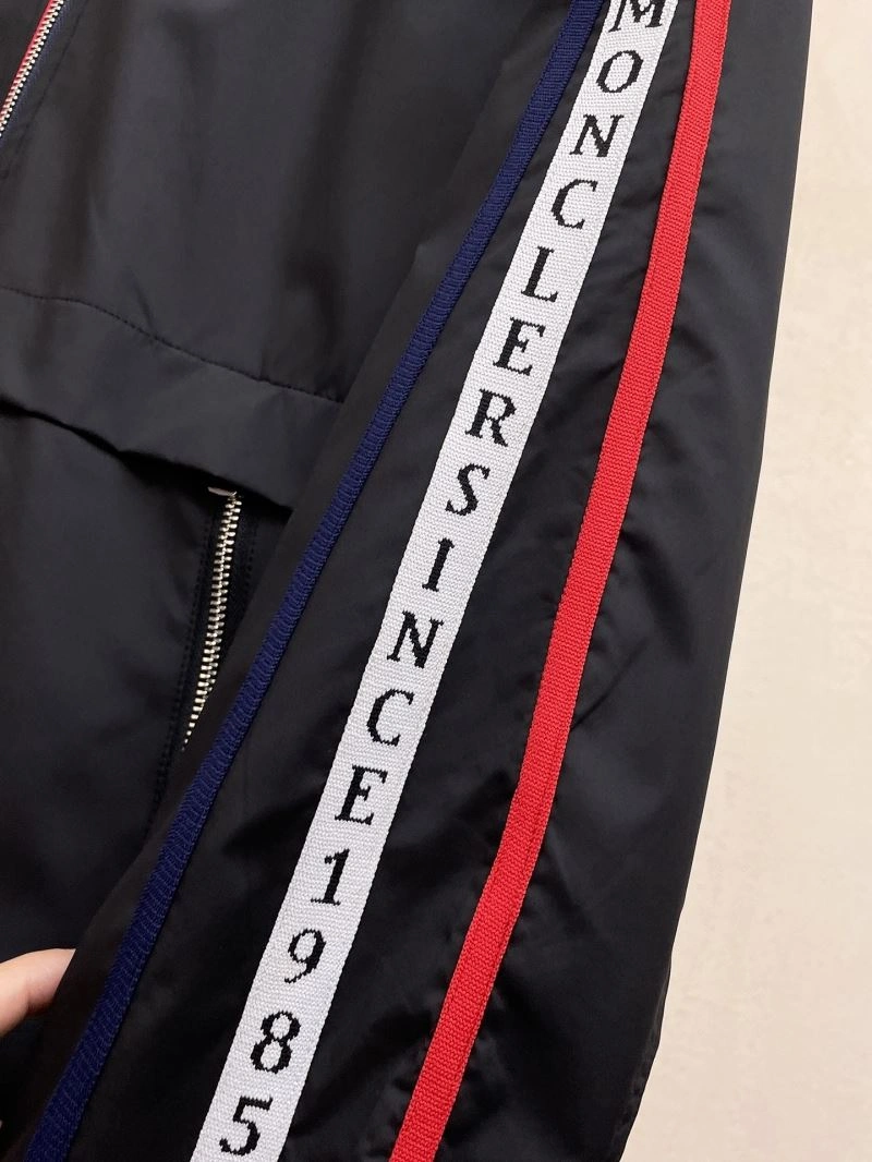 Durable Moncler Outwear 140289