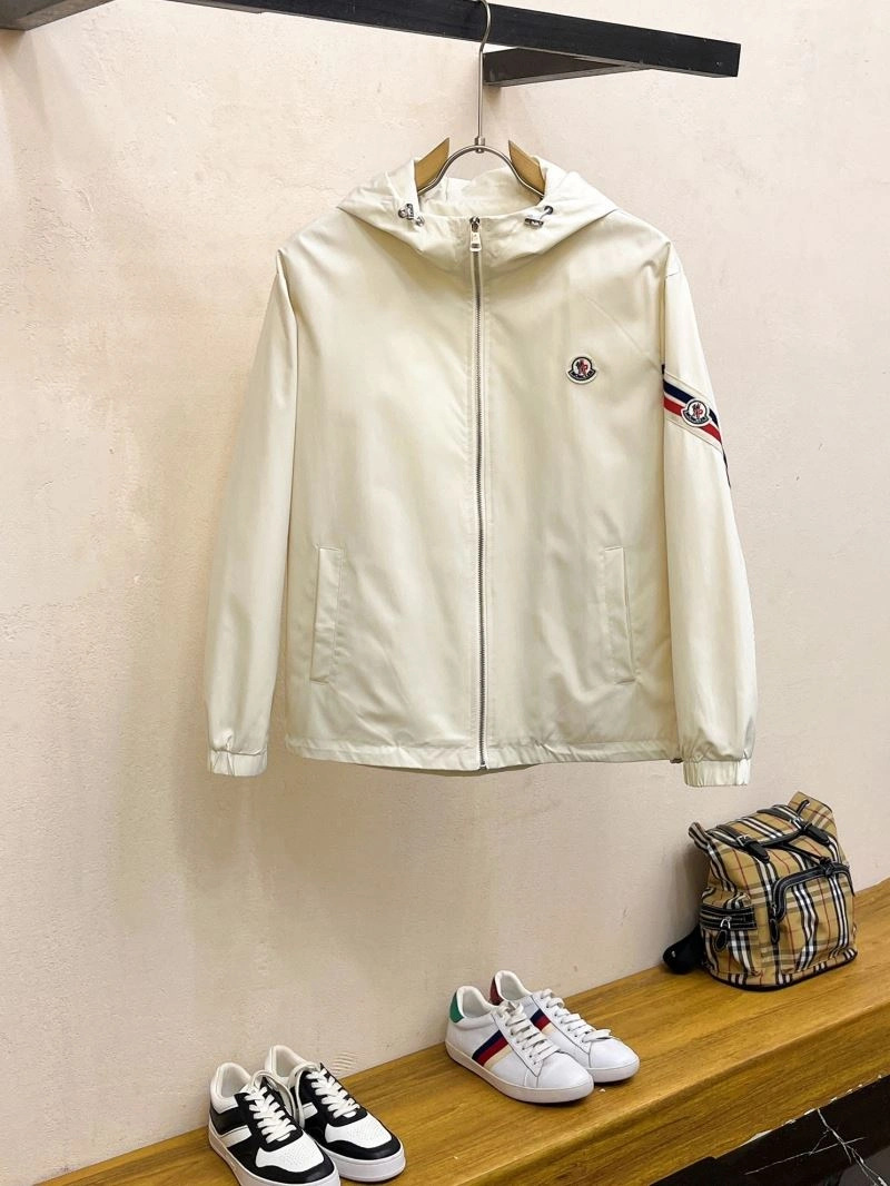 Supportive Moncler Outwear 140287