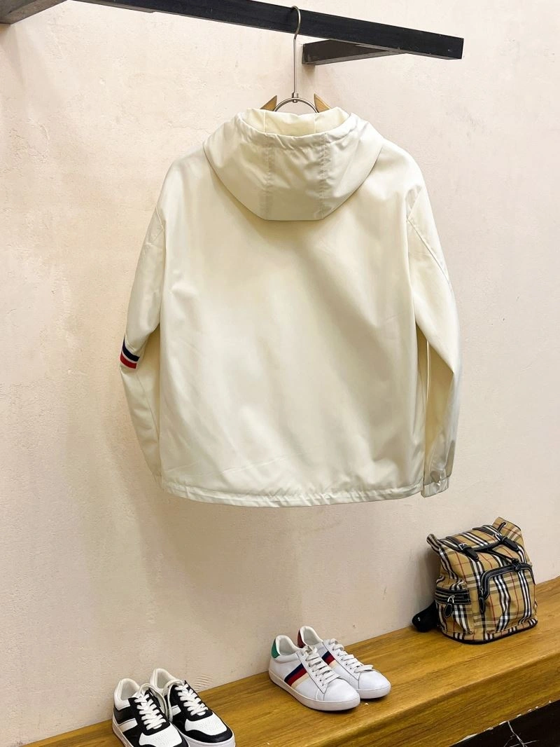 Supportive Moncler Outwear 140287