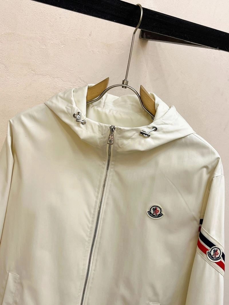 Supportive Moncler Outwear 140287