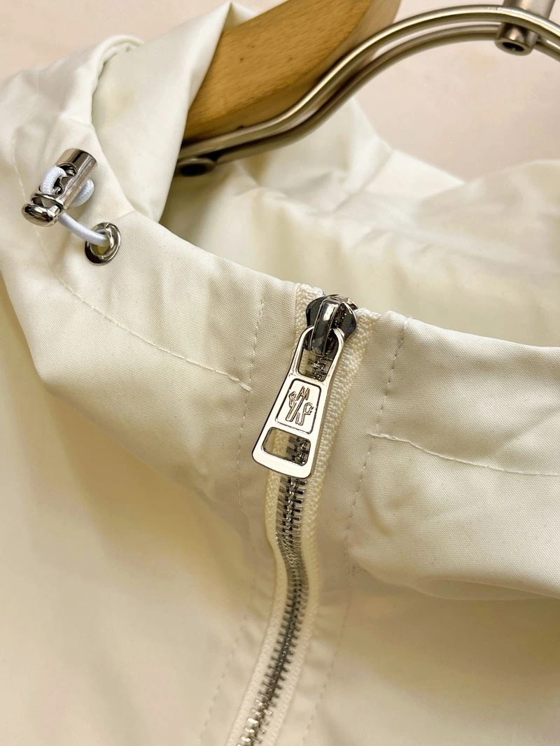 Supportive Moncler Outwear 140287