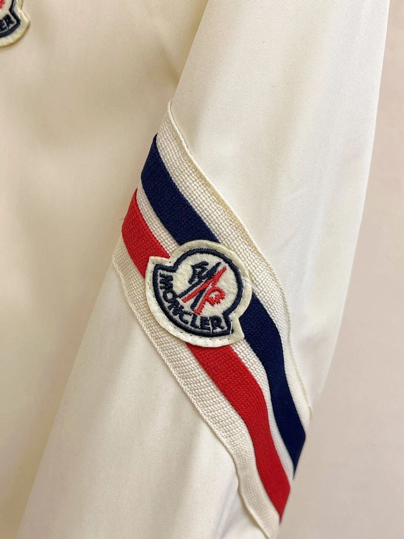 Supportive Moncler Outwear 140287