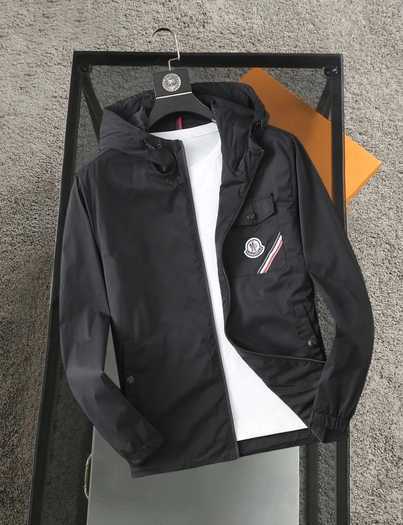Moncler Outwear EasyMatch 140273