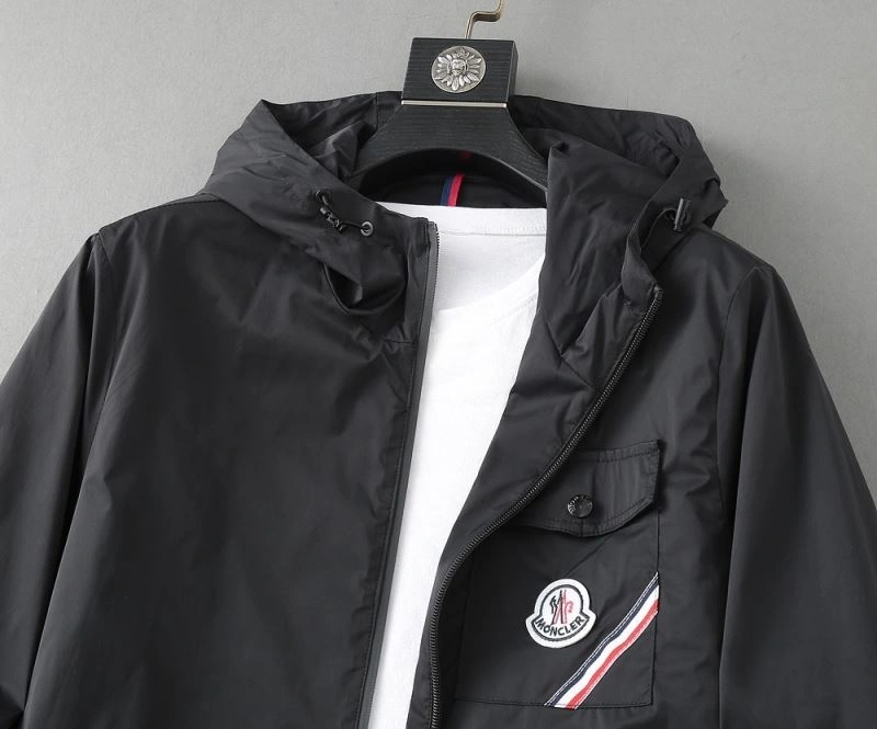 Moncler Outwear EasyMatch 140273