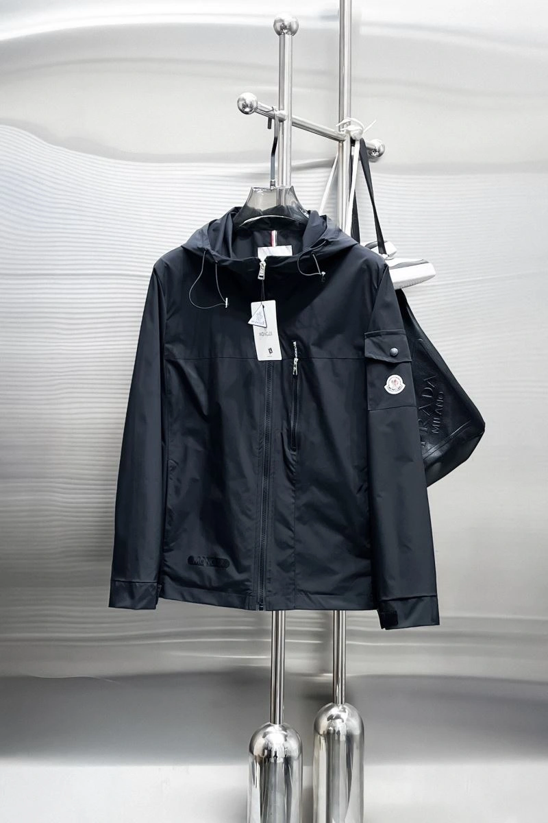Moncler Outwear Elegant 140272