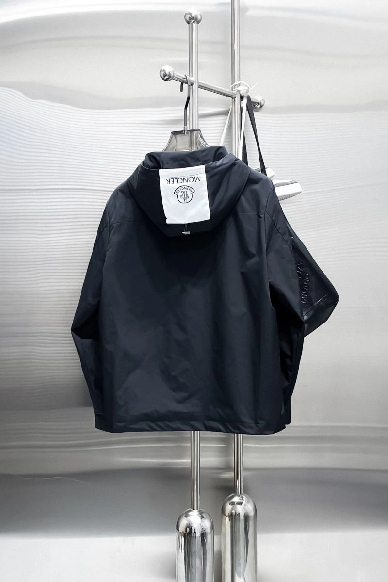 Moncler Outwear Elegant 140272