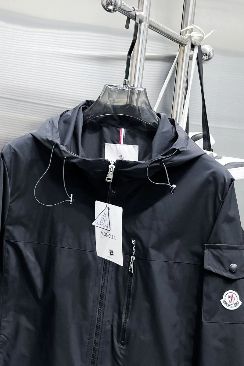 Moncler Outwear Elegant 140272