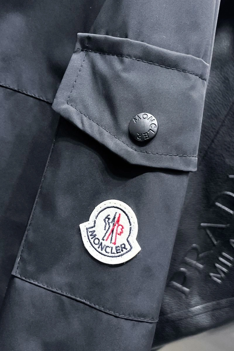 Moncler Outwear Elegant 140272