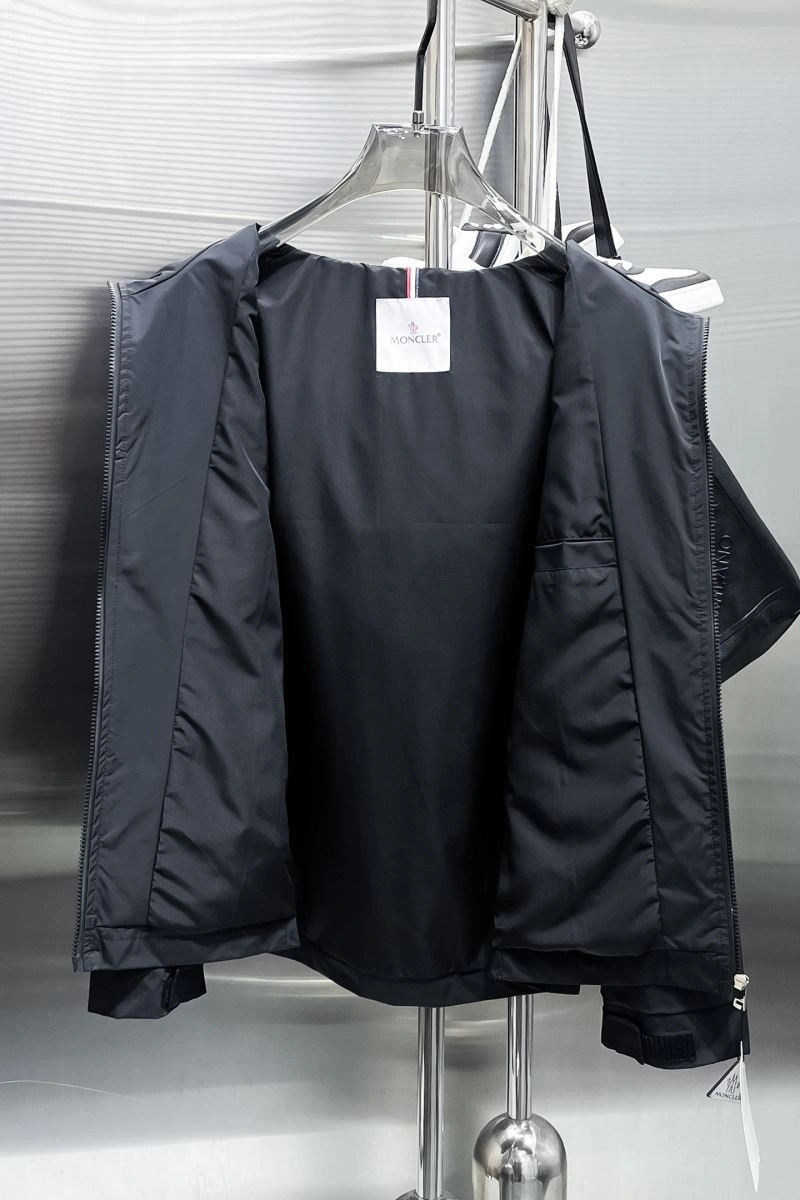 Moncler Outwear Elegant 140272