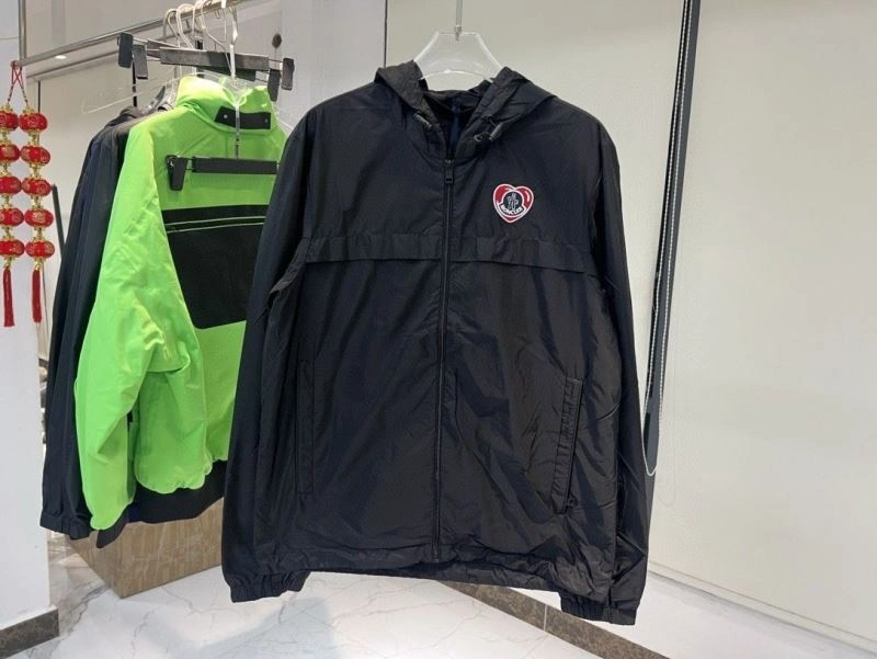 Lightweight Moncler Outwear 140265
