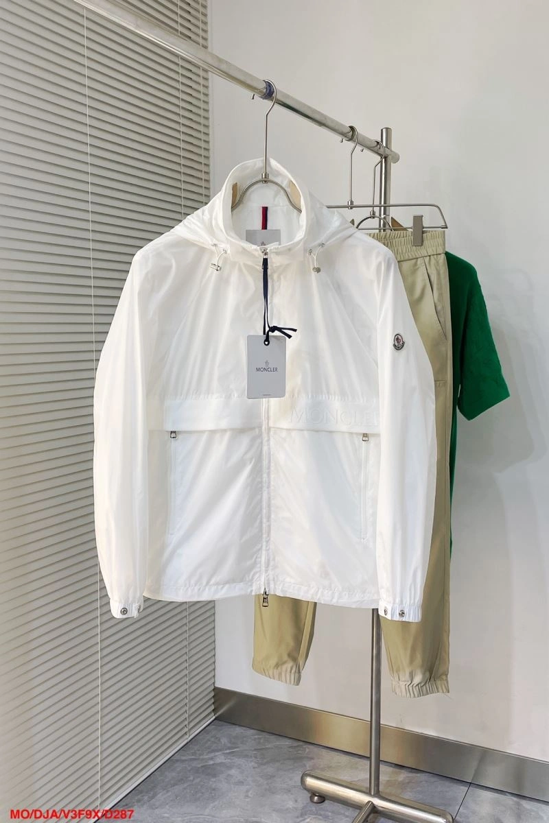 Moncler Outwear SportInspired 140252