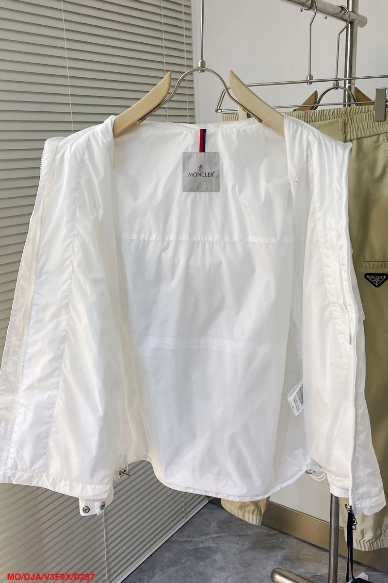 Moncler Outwear SportInspired 140252