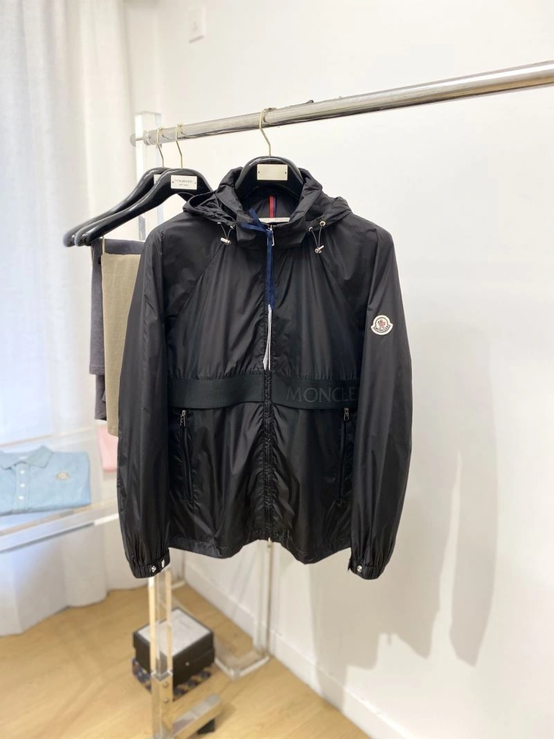 Lightweight Moncler Outwear 140251