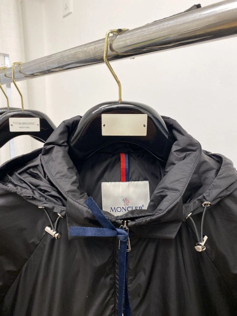 Lightweight Moncler Outwear 140251