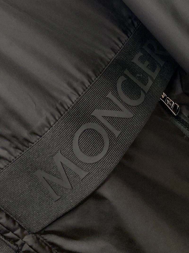 Lightweight Moncler Outwear 140251