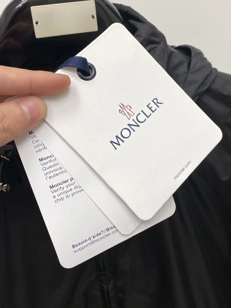 Lightweight Moncler Outwear 140251
