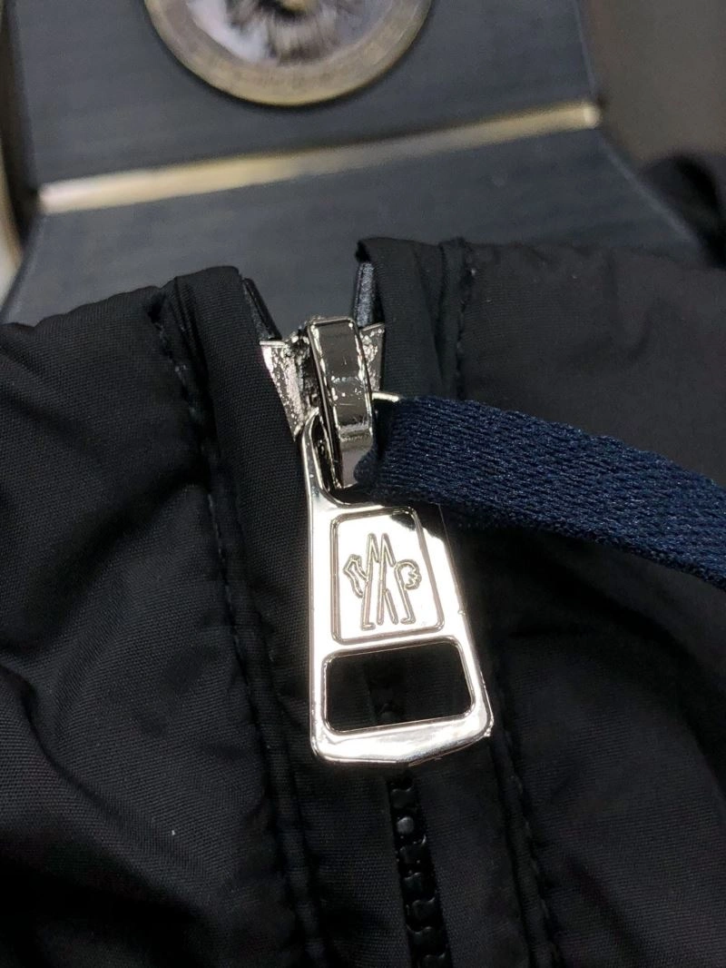 Moncler Outwear Comfortable 140242