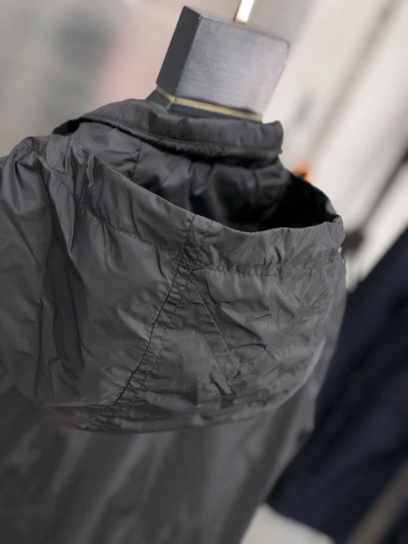 Moncler Outwear Comfortable 140242