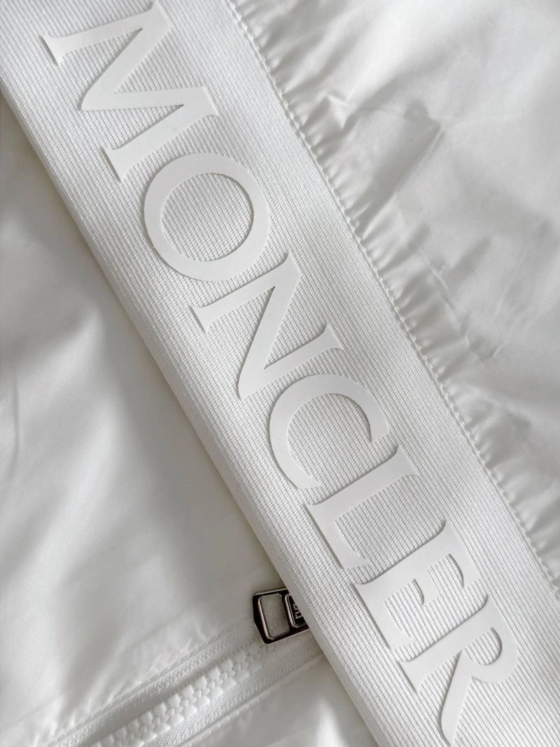 TechFriendly Moncler Outwear 140245