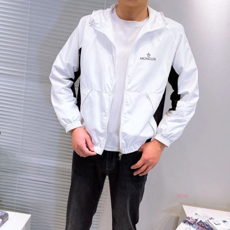 ComfortFit Moncler Outwear 140247