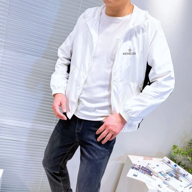 ComfortFit Moncler Outwear 140247