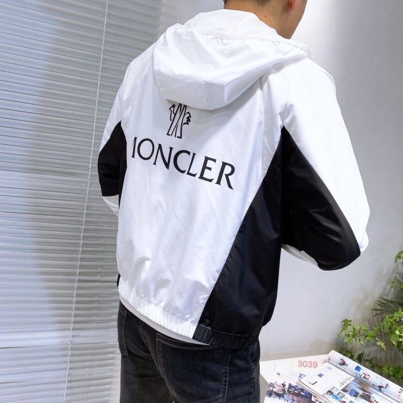 ComfortFit Moncler Outwear 140247