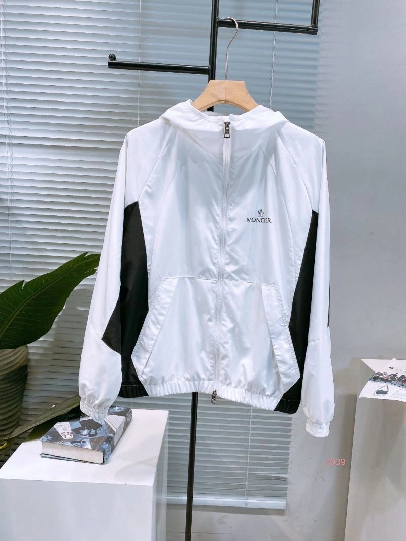 ComfortFit Moncler Outwear 140247