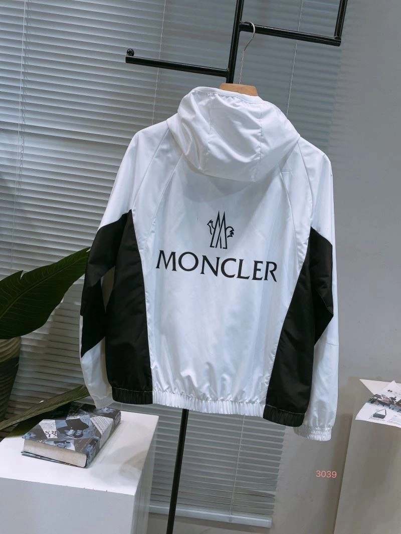 ComfortFit Moncler Outwear 140247