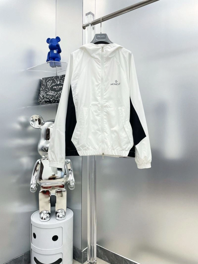 Cozy Moncler Outwear 140238