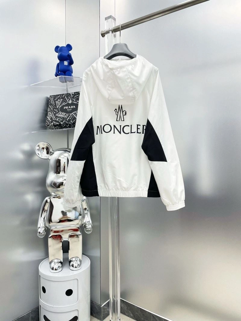 Cozy Moncler Outwear 140238