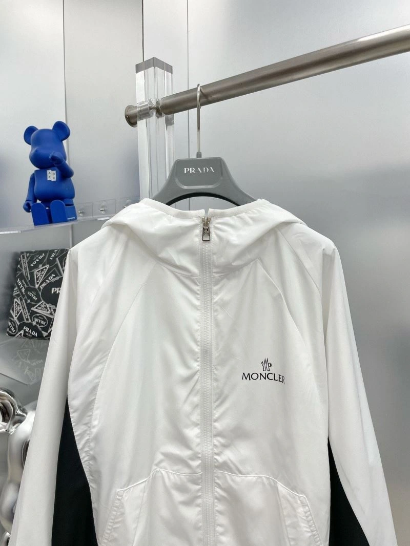 Cozy Moncler Outwear 140238