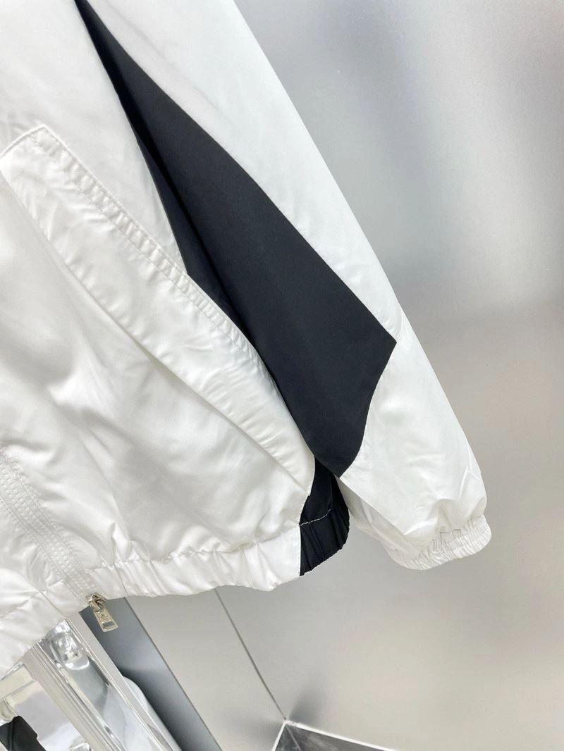 Cozy Moncler Outwear 140238