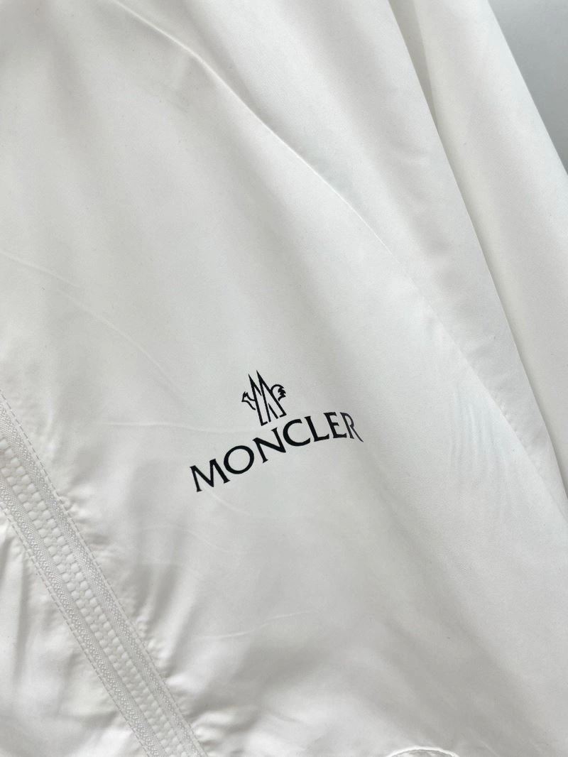 Cozy Moncler Outwear 140238