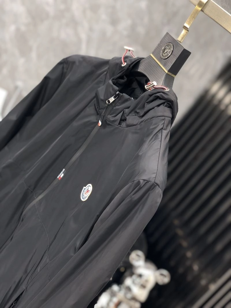 Moncler Outwear Snug 140239