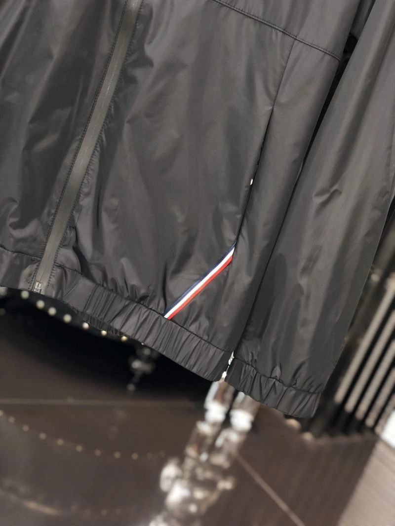 Moncler Outwear Snug 140239