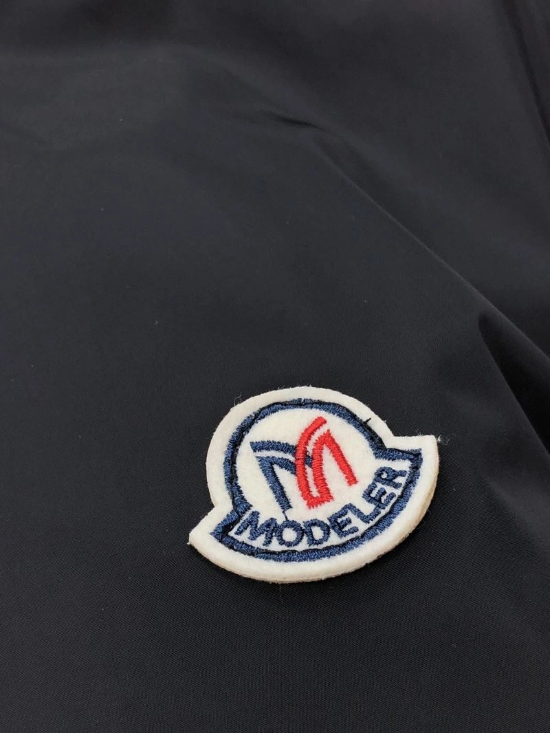 Moncler Outwear Snug 140239