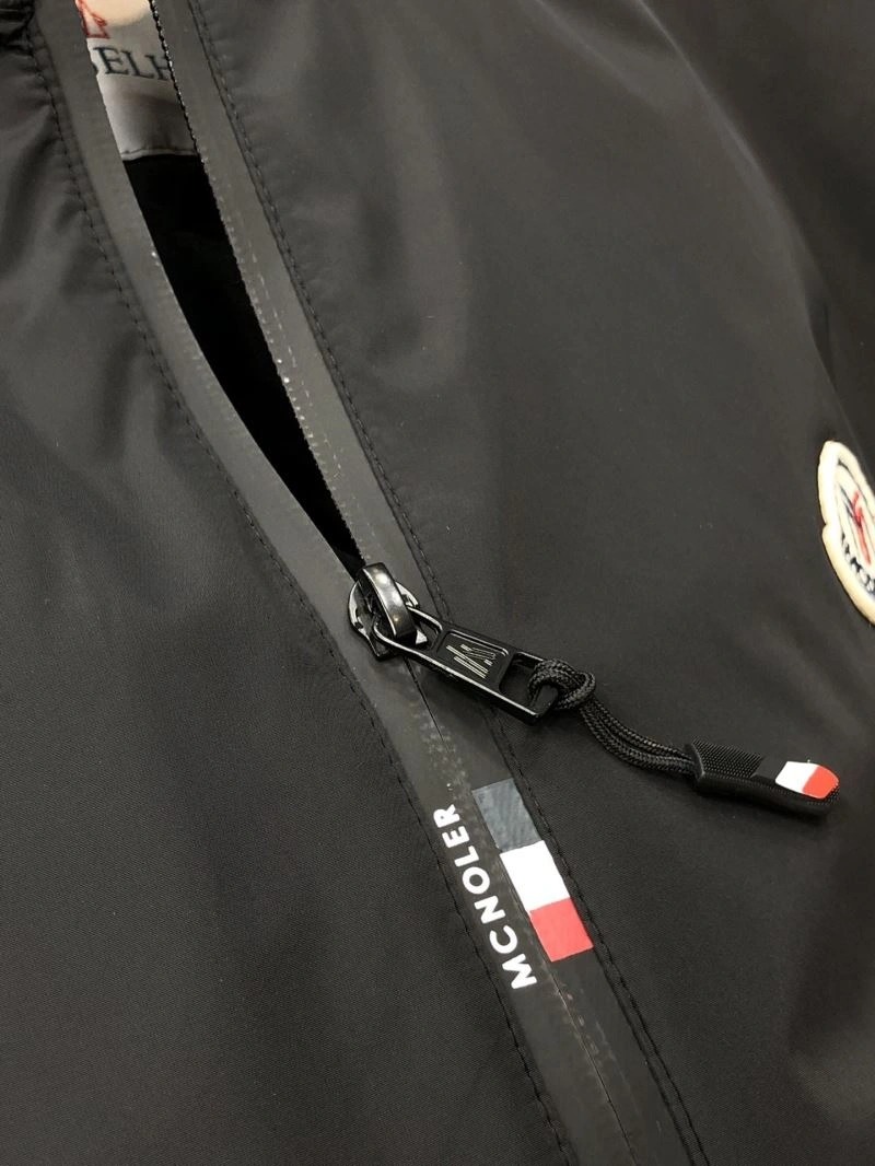 Moncler Outwear Snug 140239