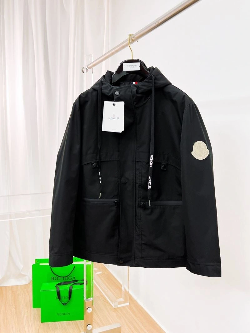 Snug Moncler Outwear 140235