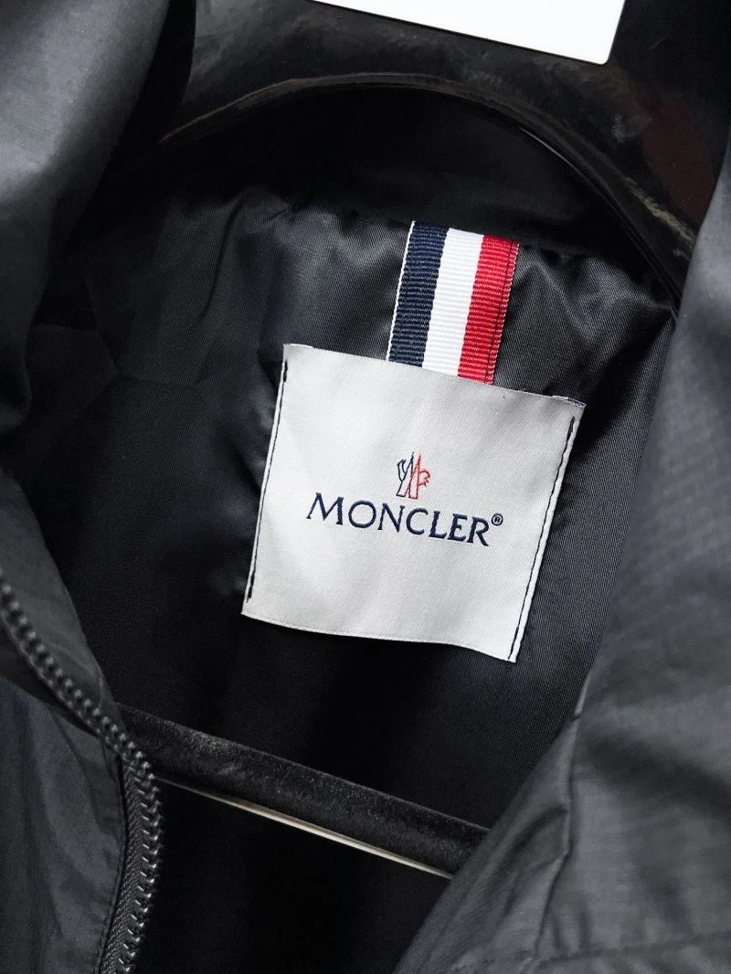 Fashionable Moncler Outwear 140236