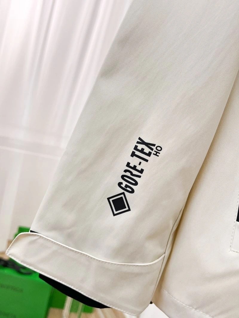 Moncler Outwear Cozy 140231