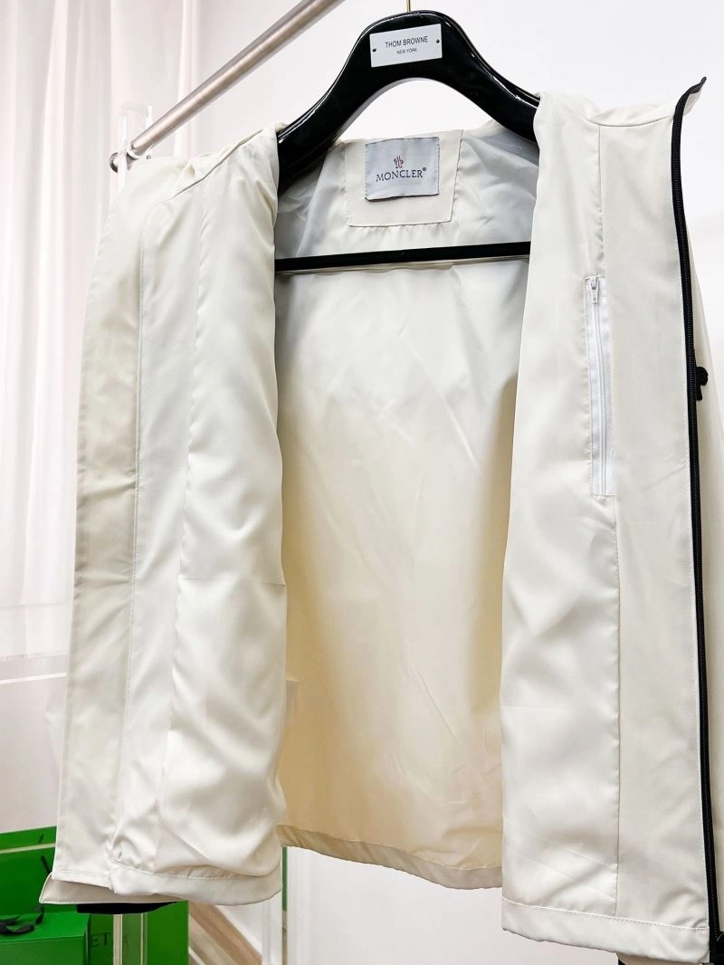 Moncler Outwear Cozy 140231
