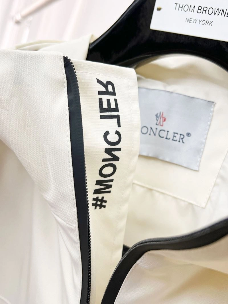 Moncler Outwear Cozy 140231