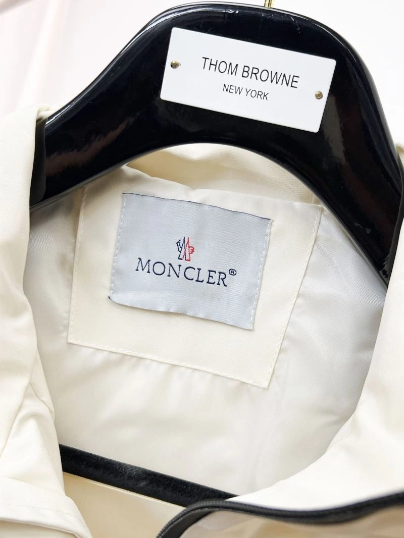 Moncler Outwear Cozy 140231