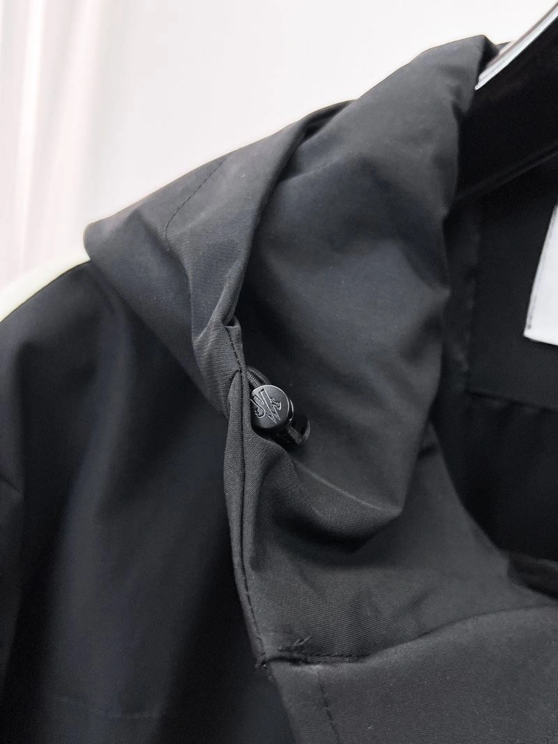 TechFriendly Moncler Outwear 140233