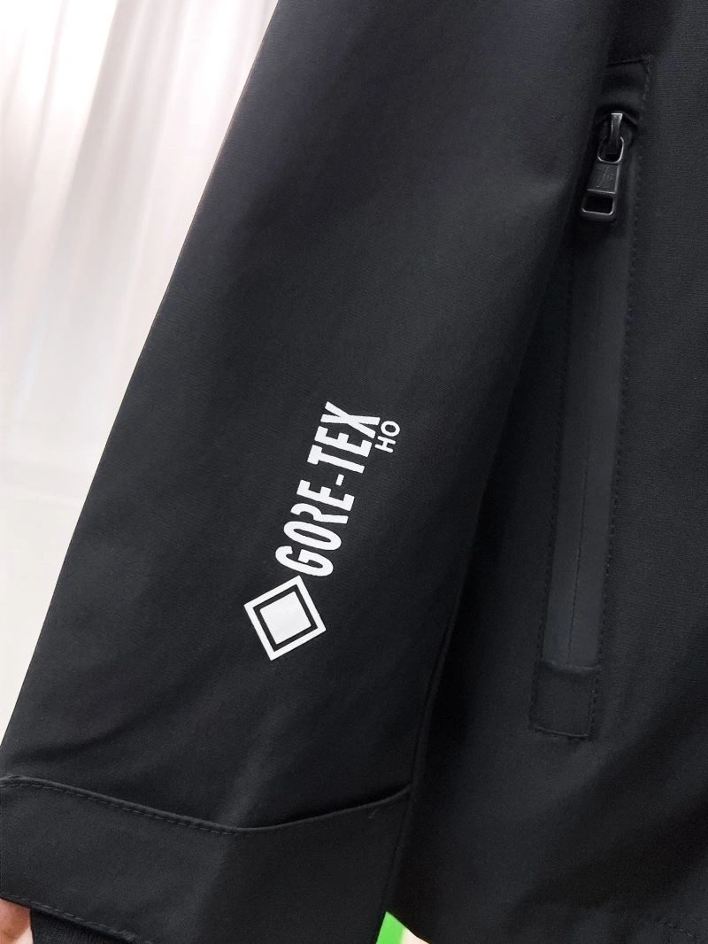 TechFriendly Moncler Outwear 140233