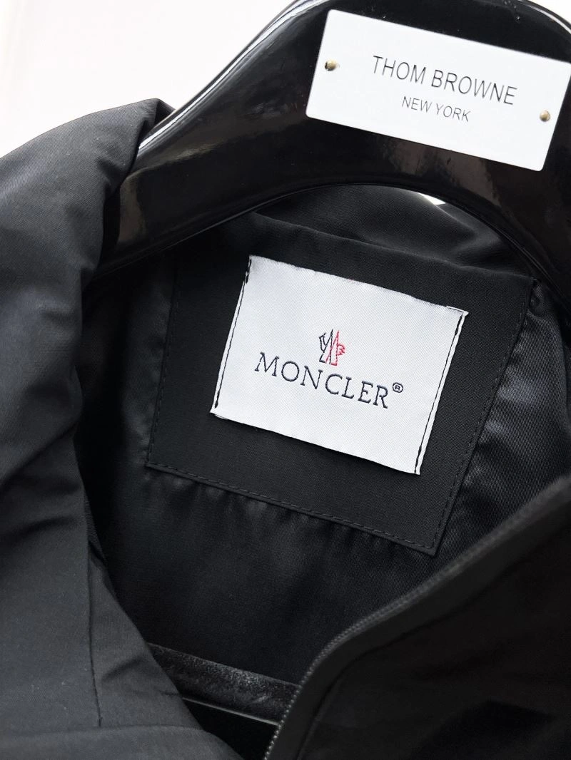 TechFriendly Moncler Outwear 140233