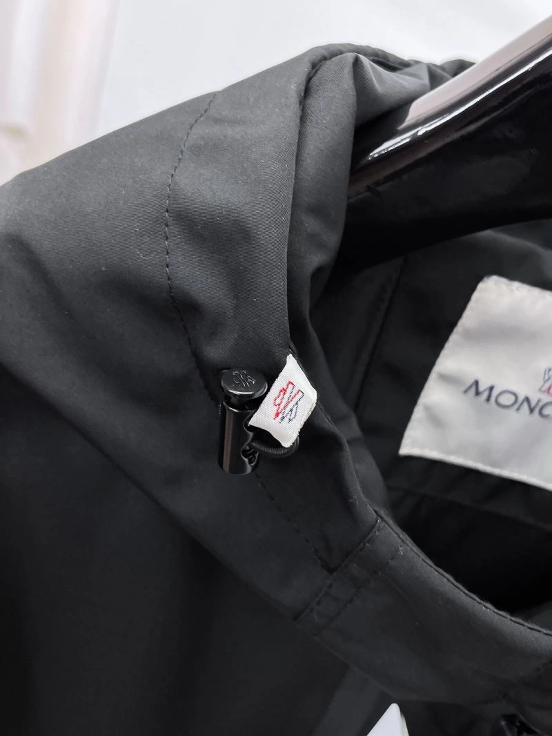 Moncler Outwear Trendsetting 140230