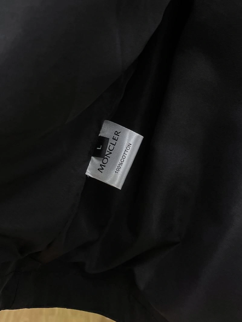 Moncler Outwear Trendsetting 140230