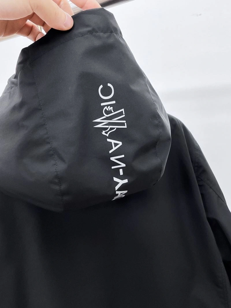 Moncler Outwear Trendsetting 140230